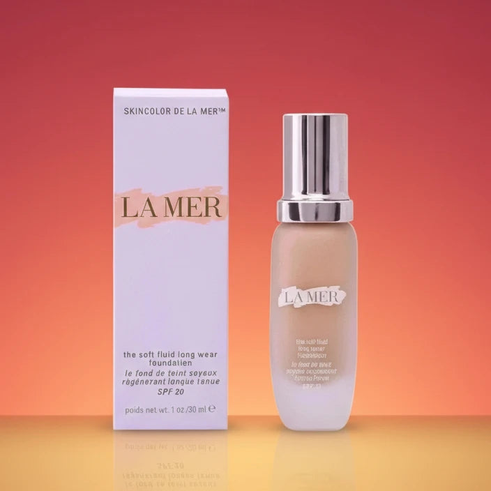 La Mer foundation with sun protection Soft Fluid SPF 20 with packaging